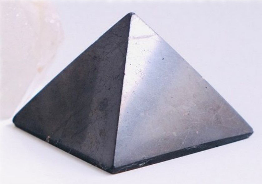Shungite-Pyramid-1.jpg